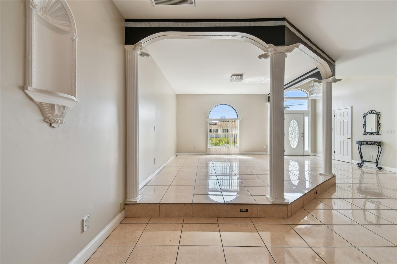 Listing photo id 2 for 284 Peninsula Avenue