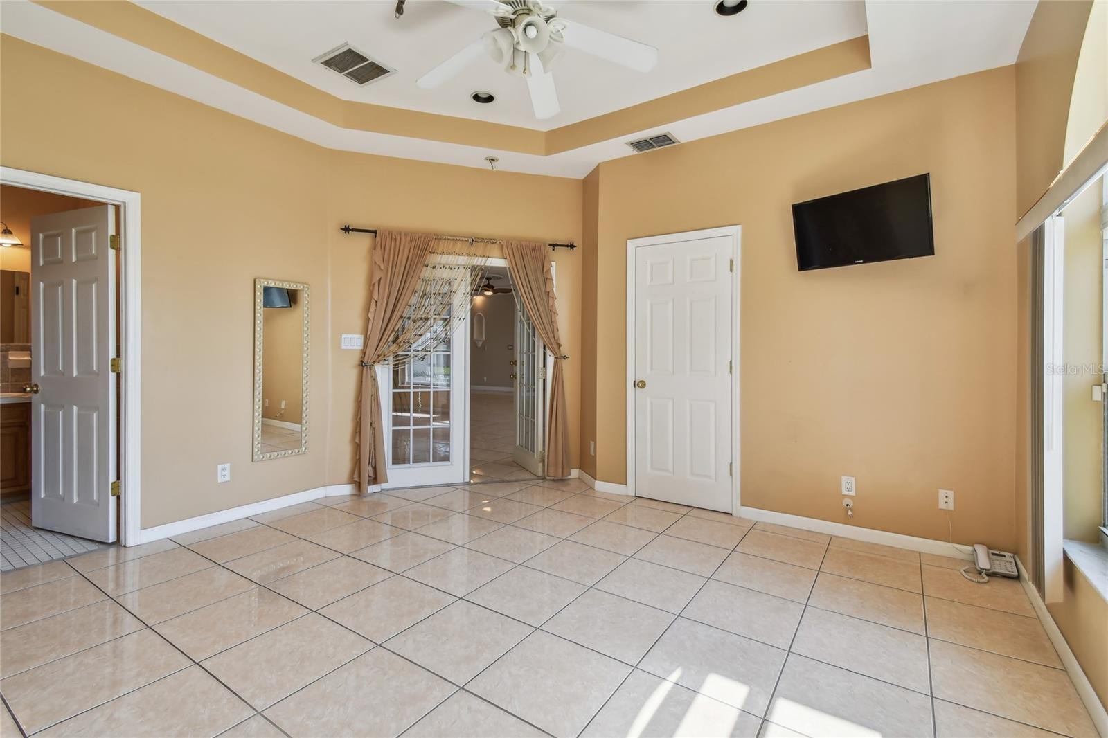 Listing photo id 5 for 284 Peninsula Avenue
