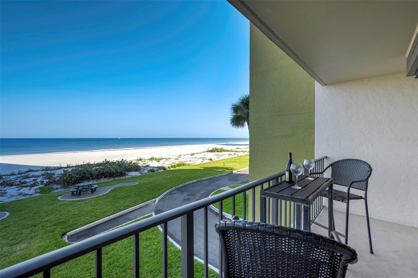 Image 18 of 25 For 1480 Gulf Boulevard 103