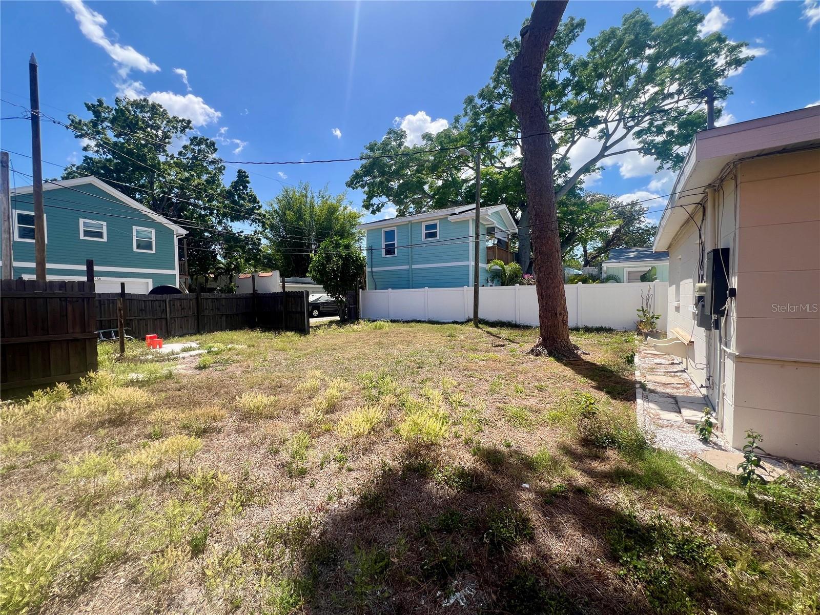 Image 22 of 24 For 2026 Burlington Avenue N