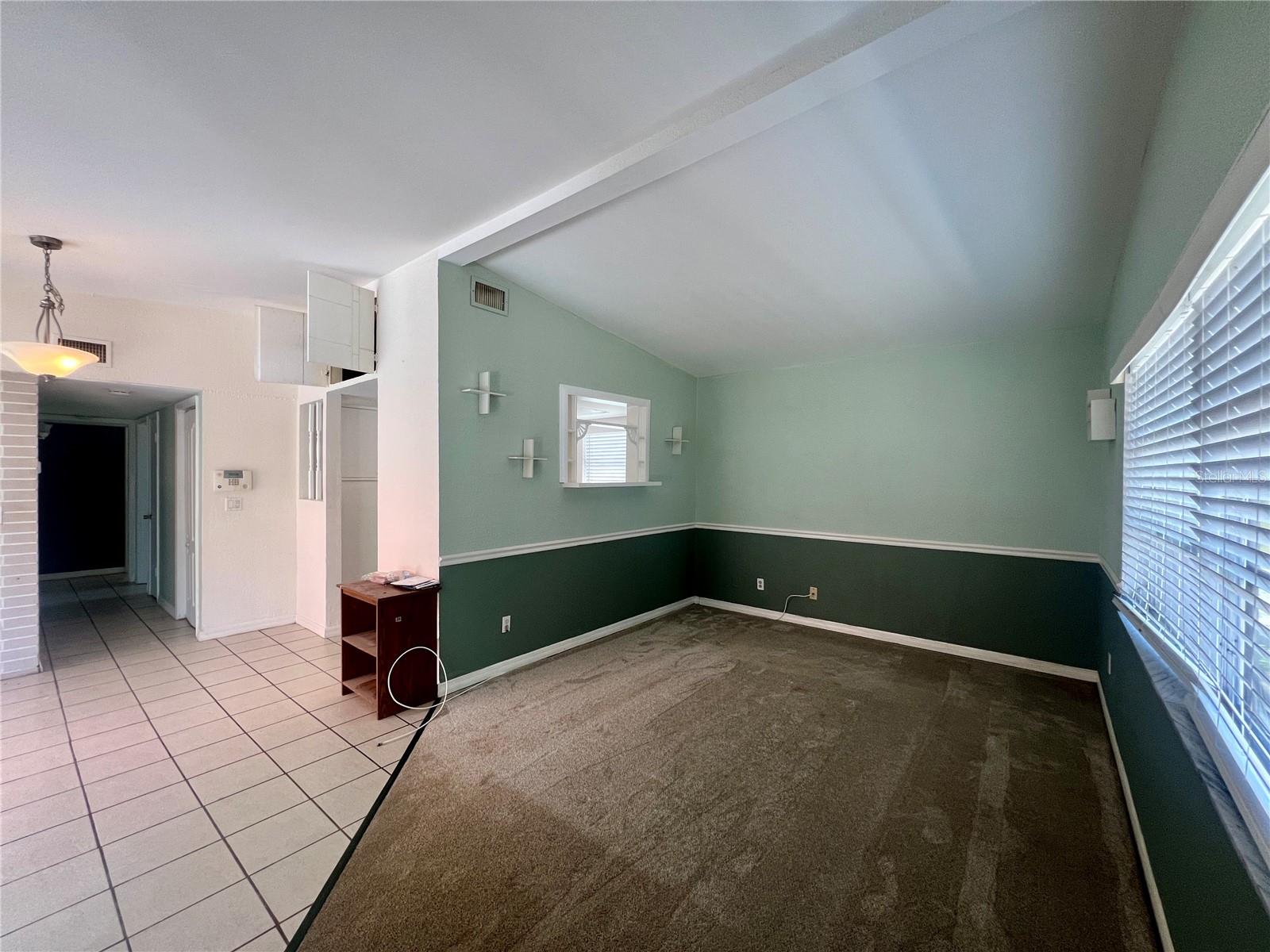 Image 4 of 24 For 2026 Burlington Avenue N