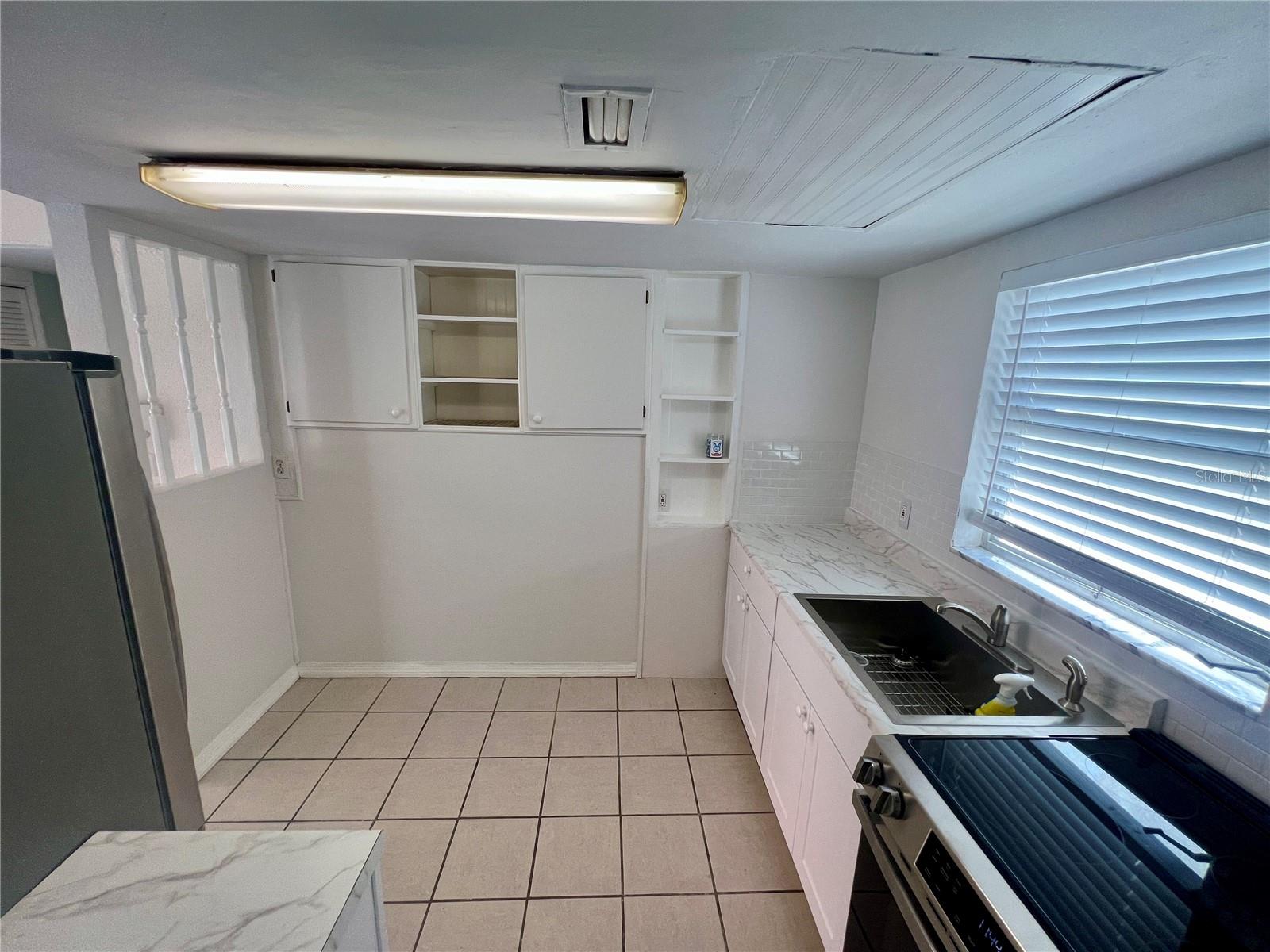 Image 7 of 24 For 2026 Burlington Avenue N