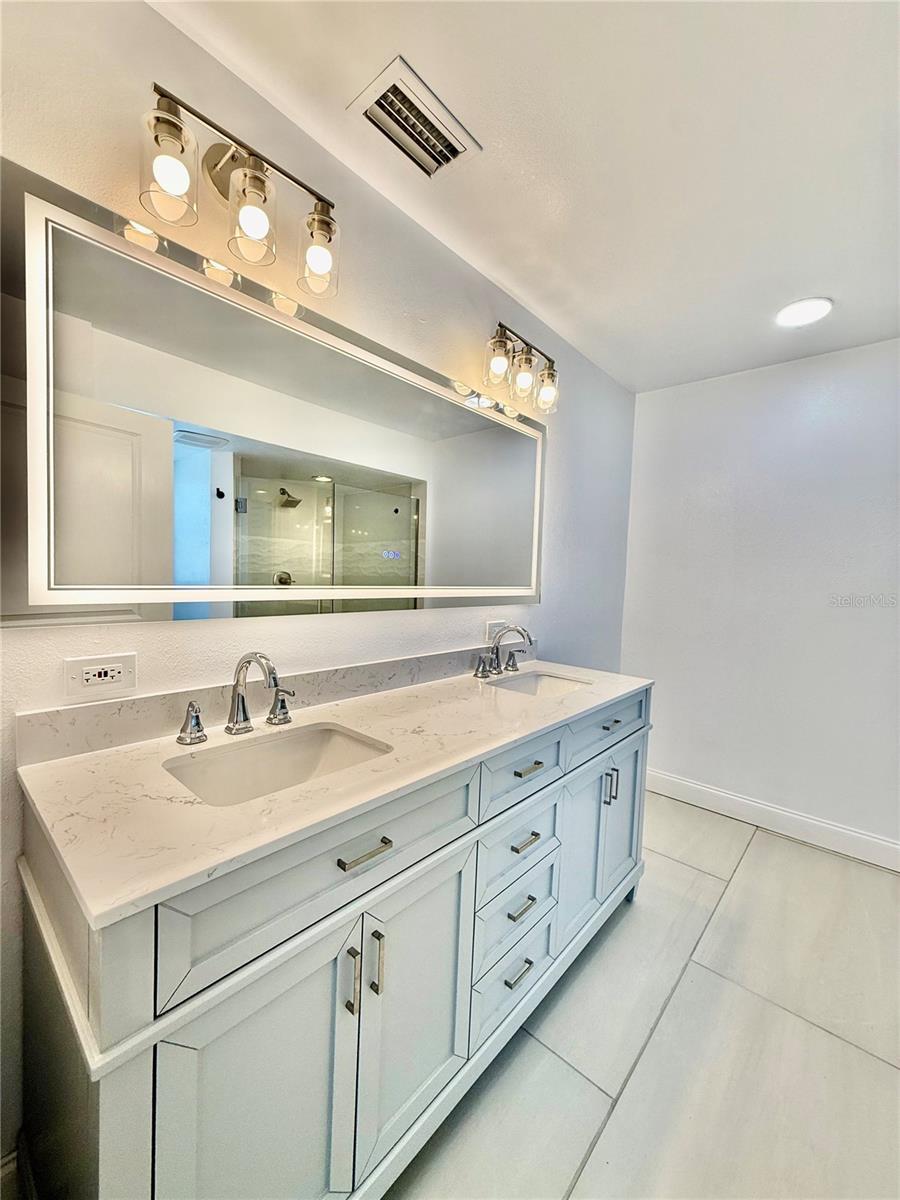 Image 19 of 33 For 11355 2nd Street E