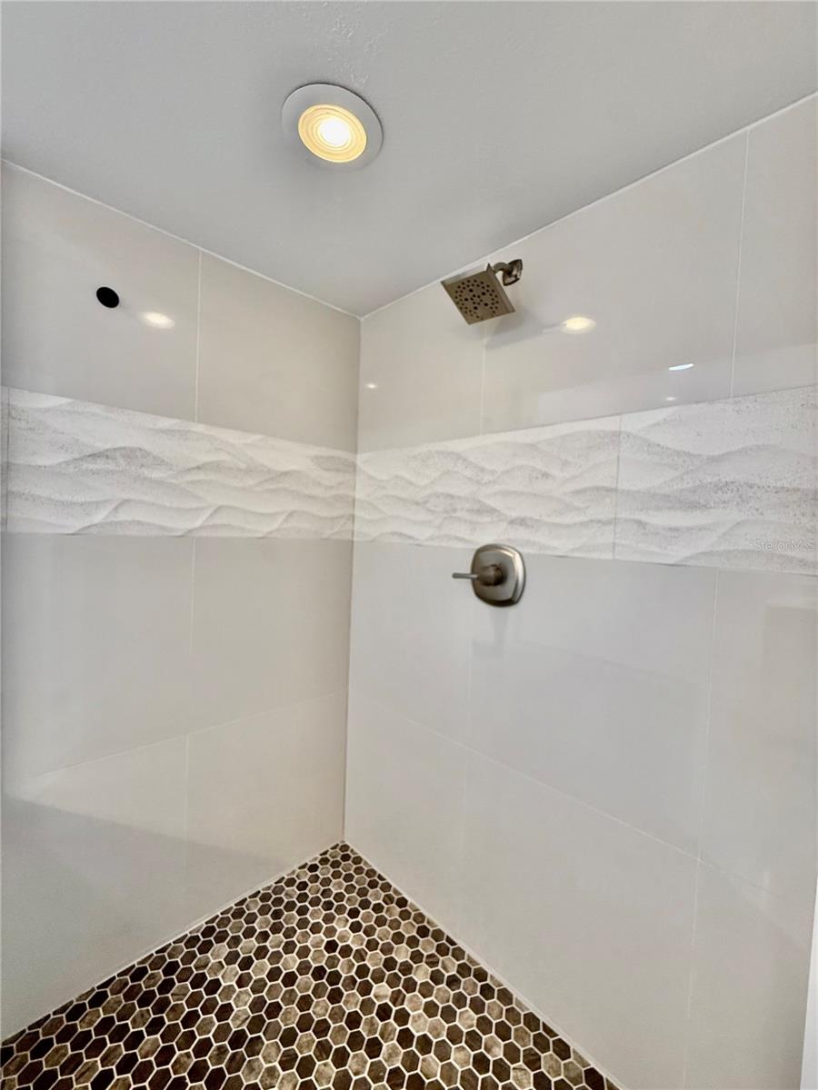 Image 20 of 33 For 11355 2nd Street E