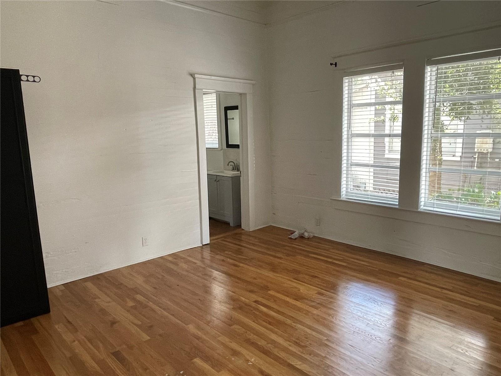 Image 14 of 21 For 2221 11th Avenue