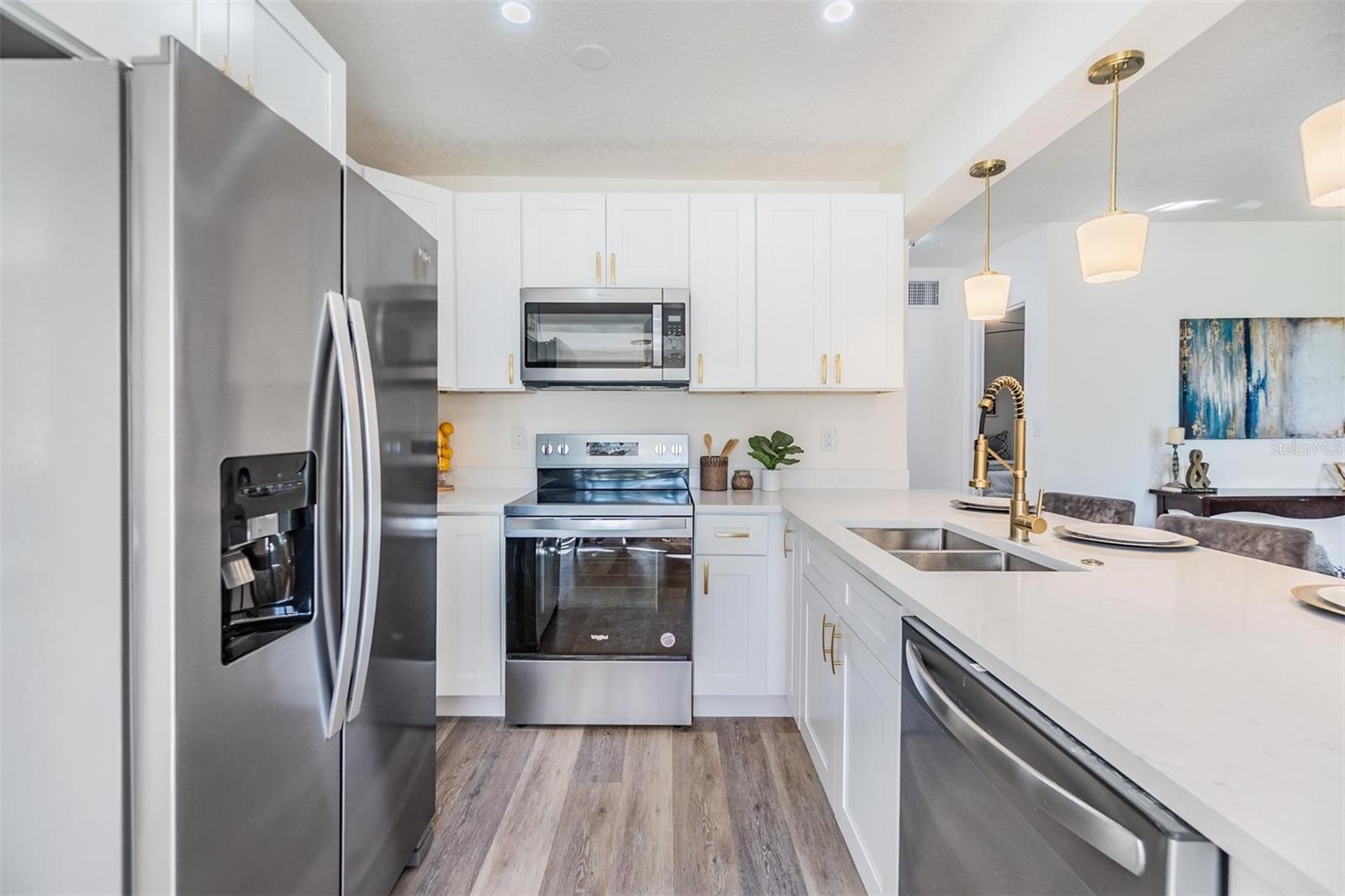 Listing photo id 10 for 120 12th Avenue N
