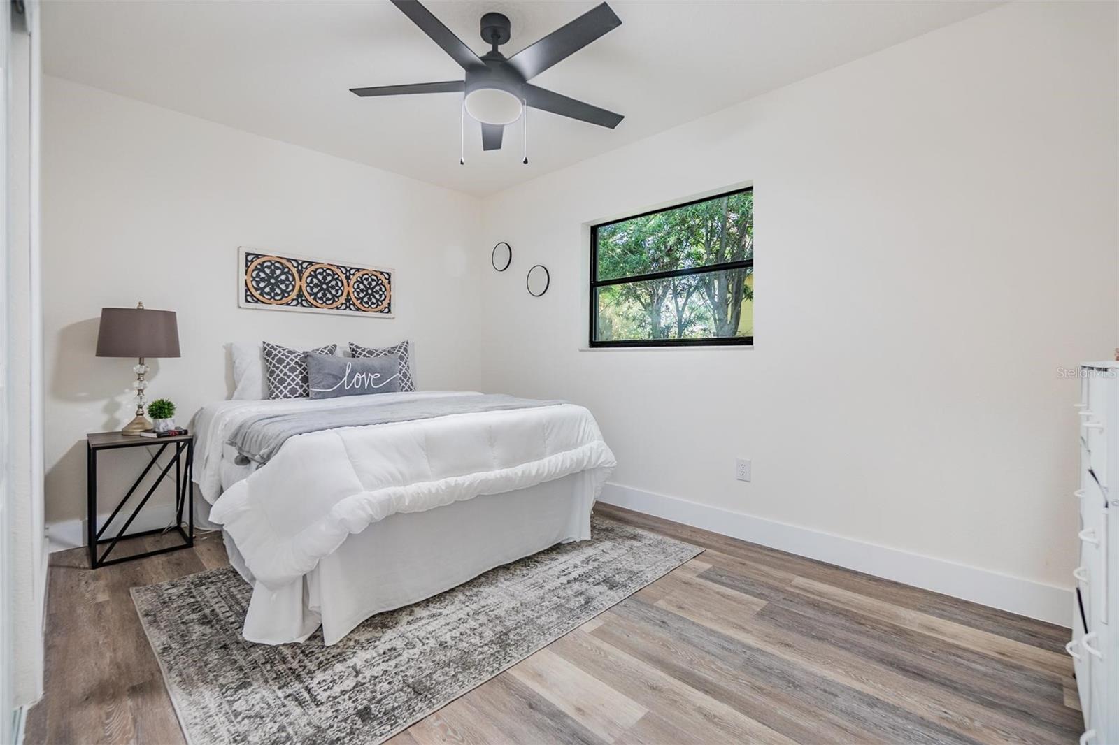 Listing photo id 17 for 120 12th Avenue N