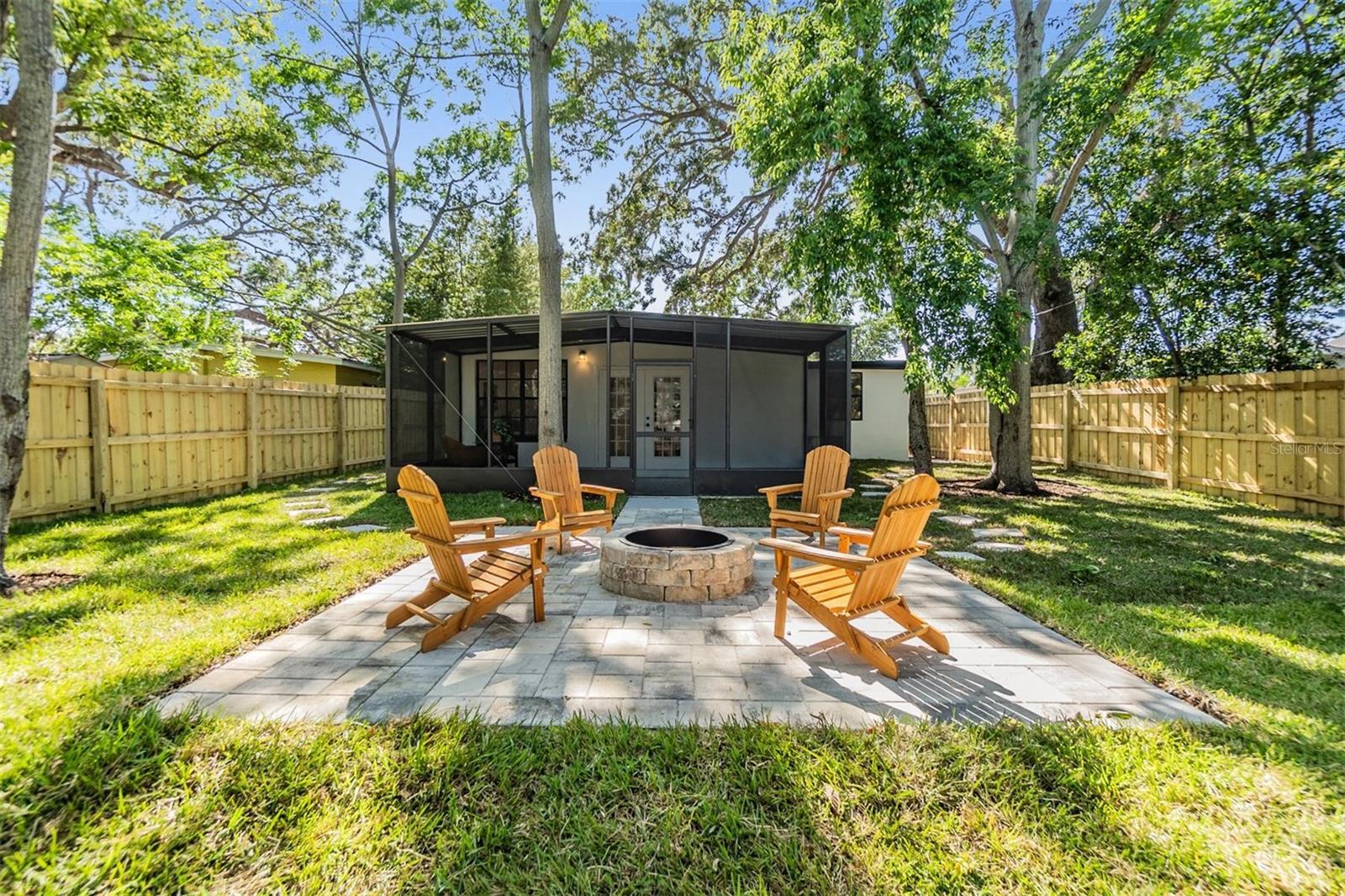 Listing photo id 24 for 120 12th Avenue N