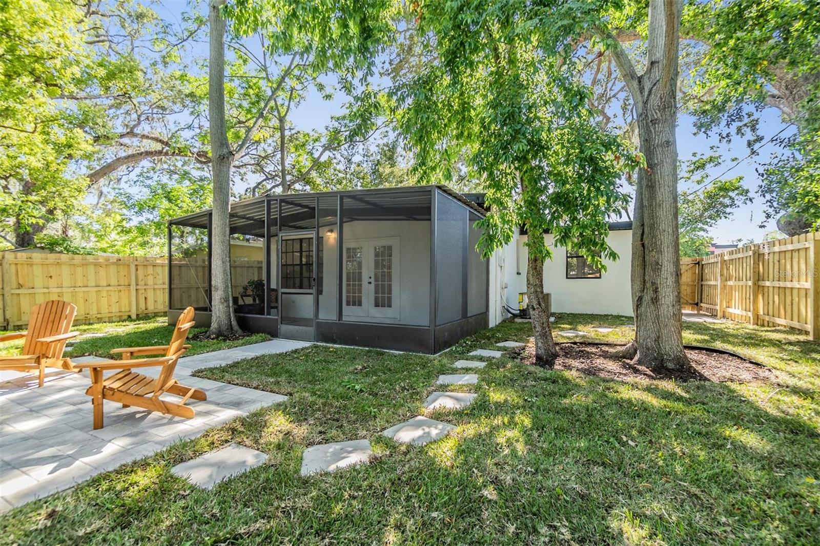 Listing photo id 25 for 120 12th Avenue N