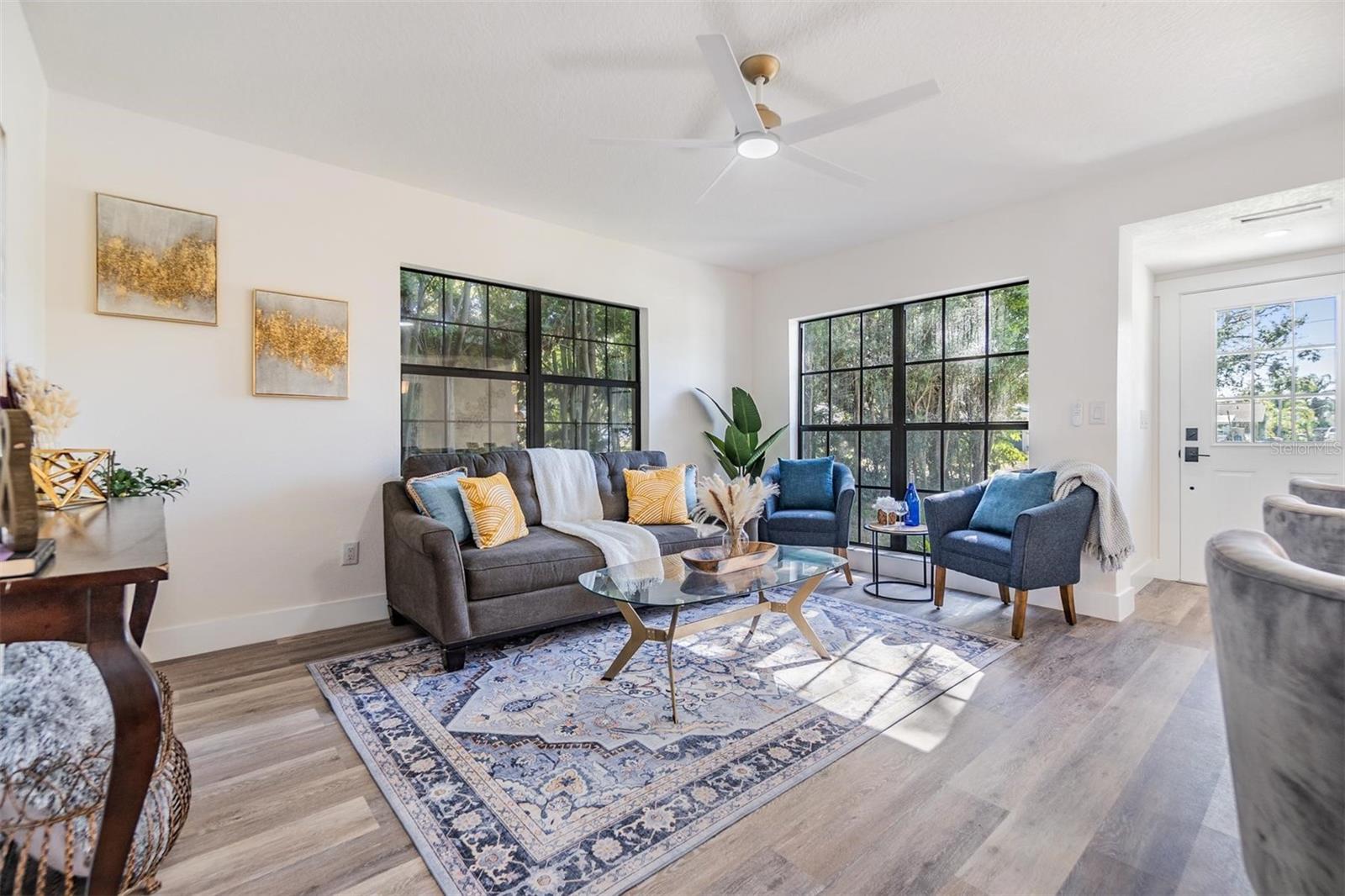 Listing photo id 5 for 120 12th Avenue N