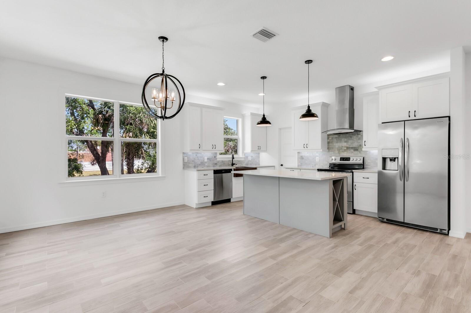 Image 8 of 45 For 7113 Kissimmee Street