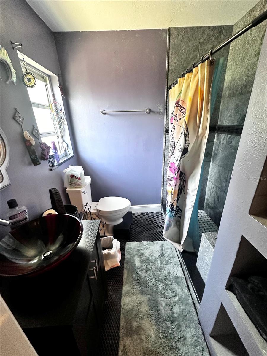 Listing photo id 6 for 807 Virginia Avenue