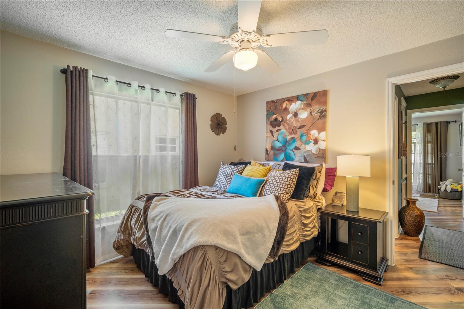 Image 11 of 16 For 12918 Royal George Avenue