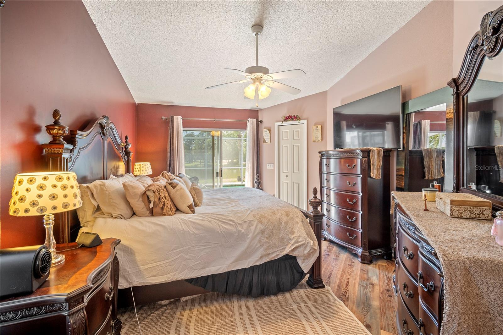 Image 7 of 16 For 12918 Royal George Avenue