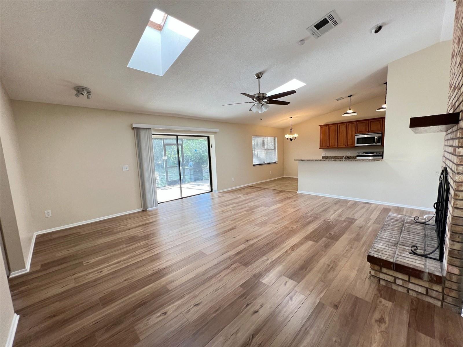 Image 17 of 45 For 3907 Applegate Circle