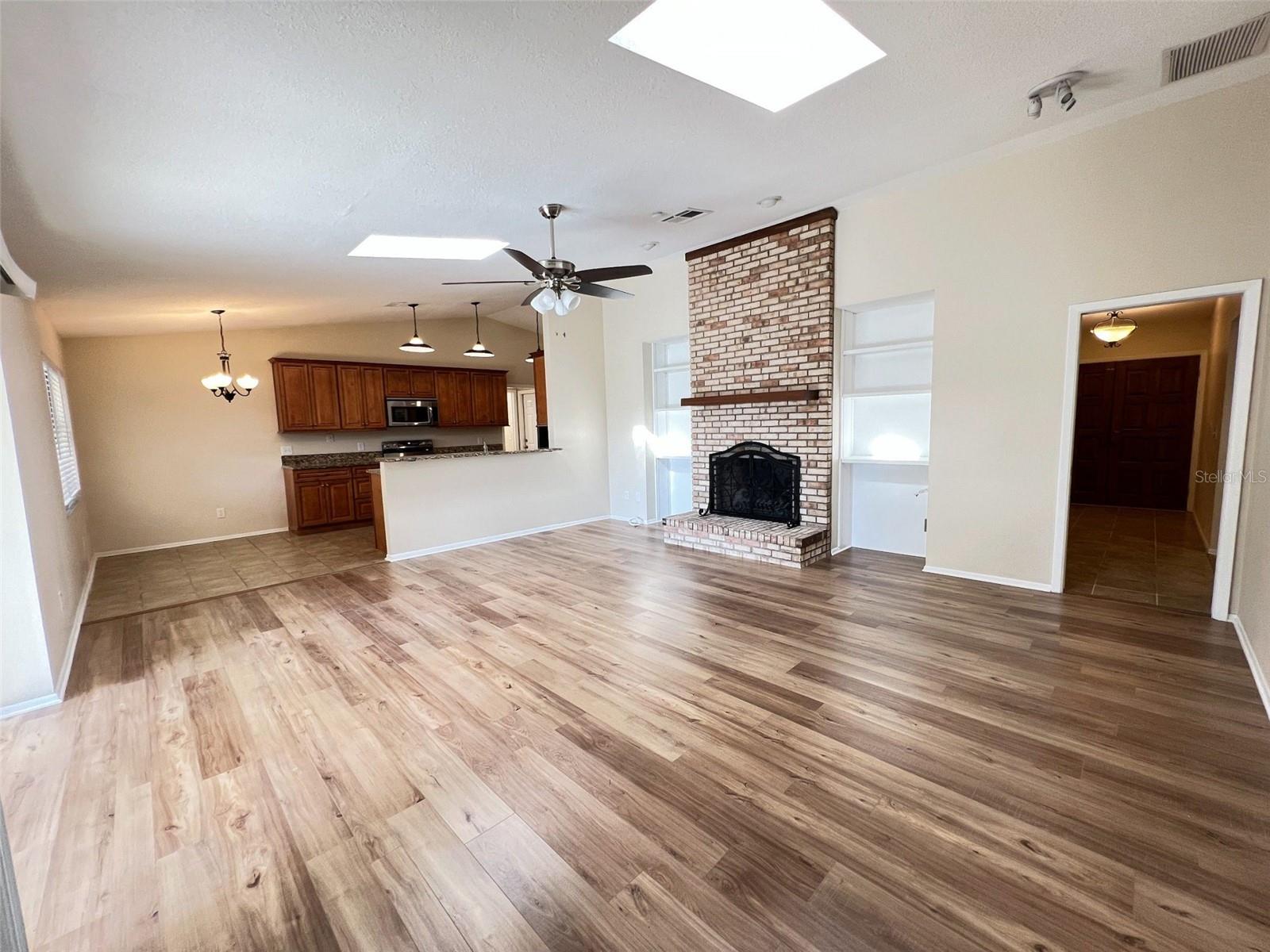 Image 18 of 45 For 3907 Applegate Circle