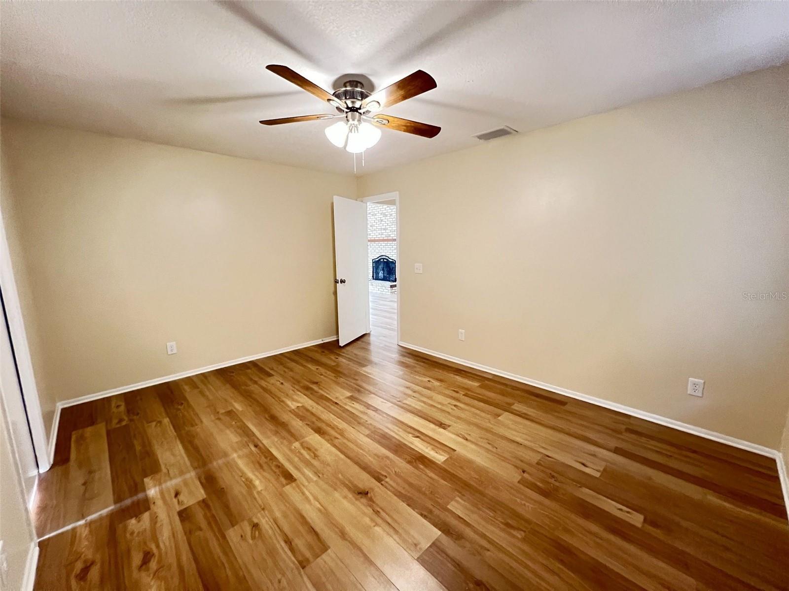 Image 20 of 45 For 3907 Applegate Circle