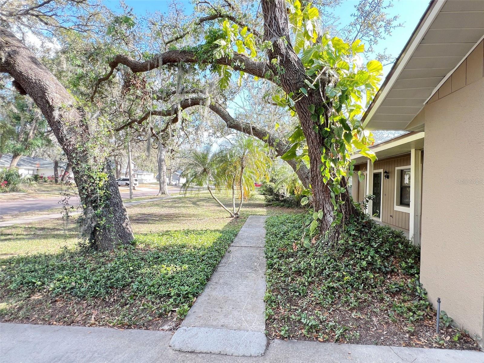 Image 4 of 45 For 3907 Applegate Circle