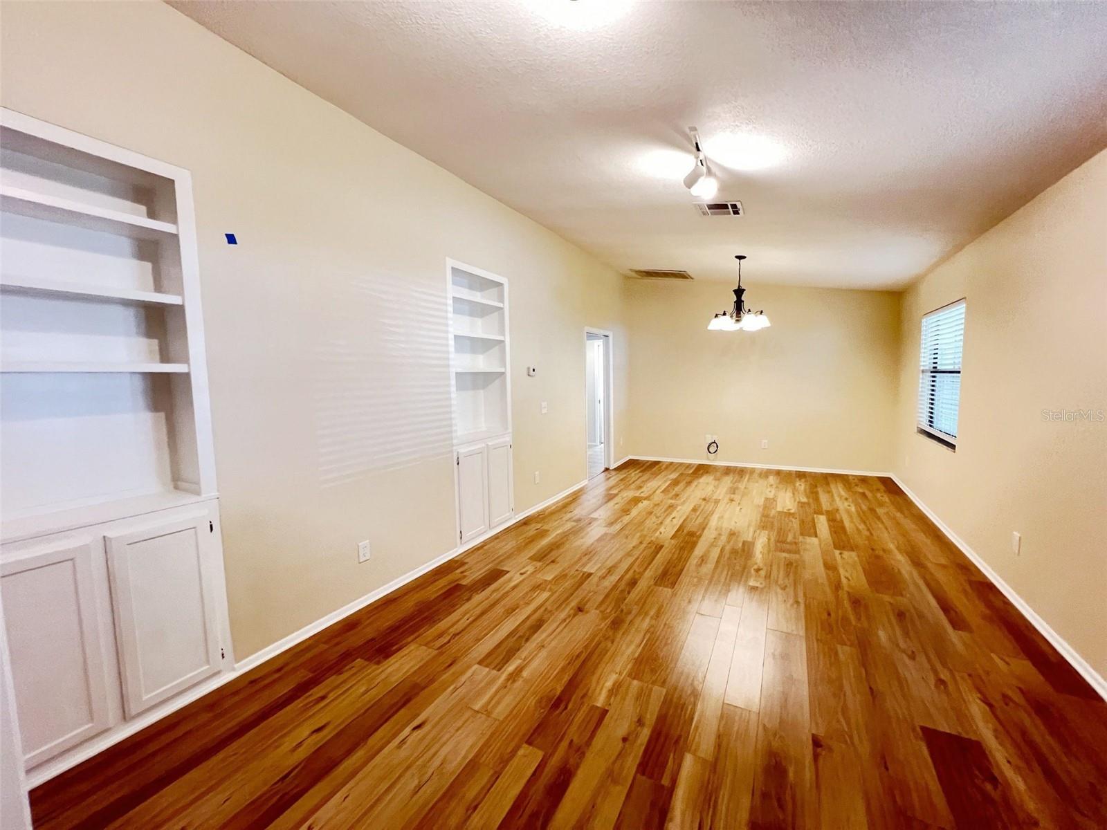 Image 6 of 45 For 3907 Applegate Circle