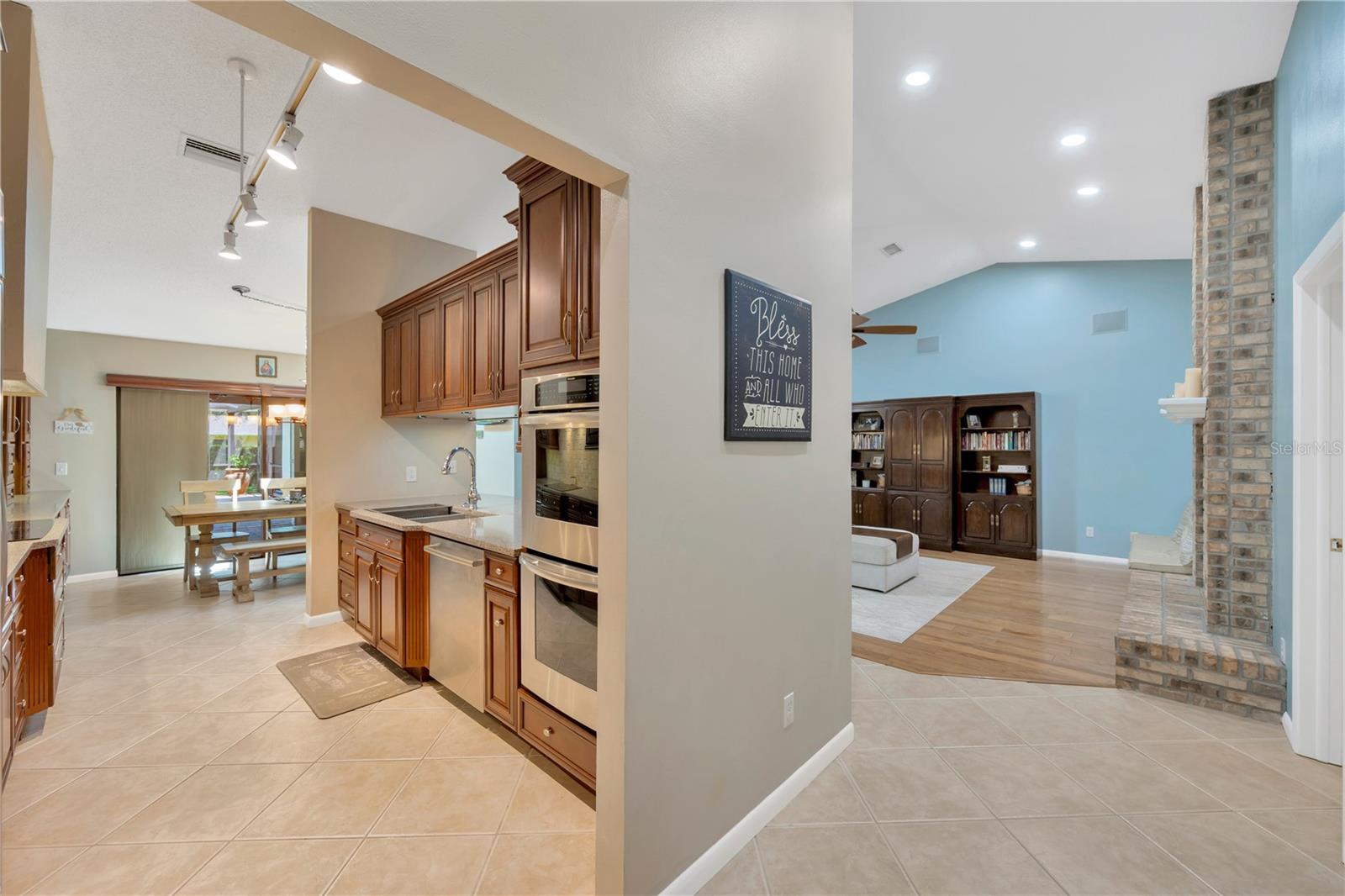 Image 43 of 72 For 1007 Morfield Lane