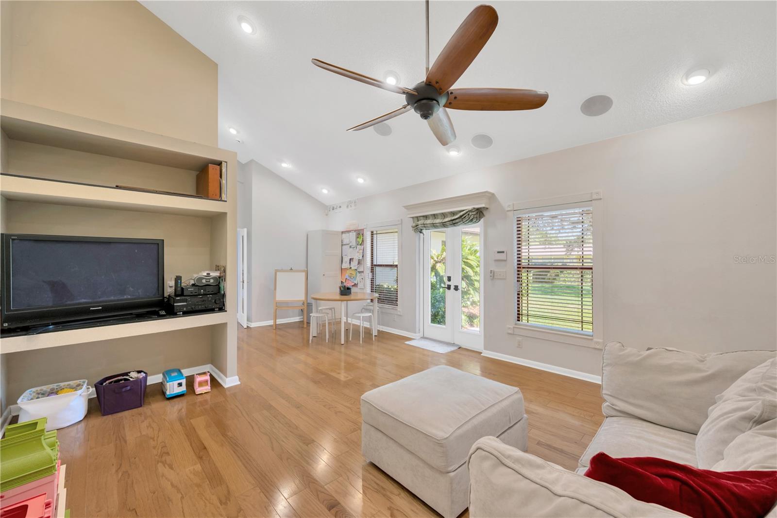 Image 44 of 72 For 1007 Morfield Lane