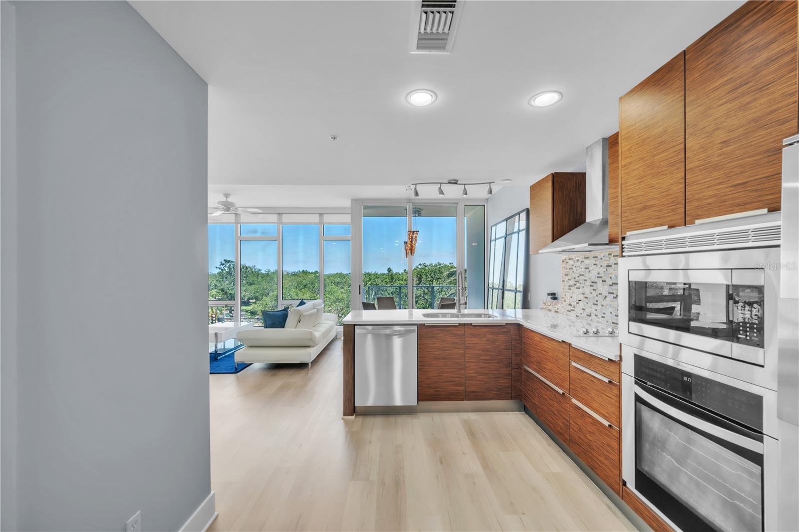 Image 3 of 28 For 175 1st Street S 412