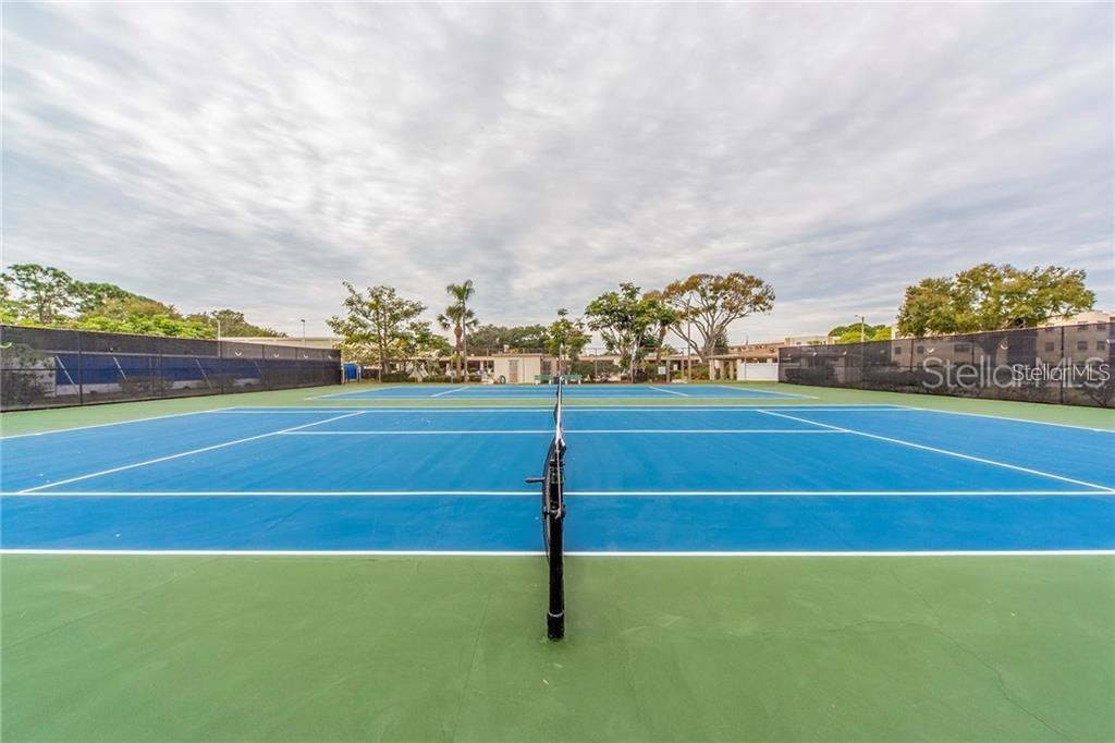 Listing photo id 41 for 5623 80th Street N 306