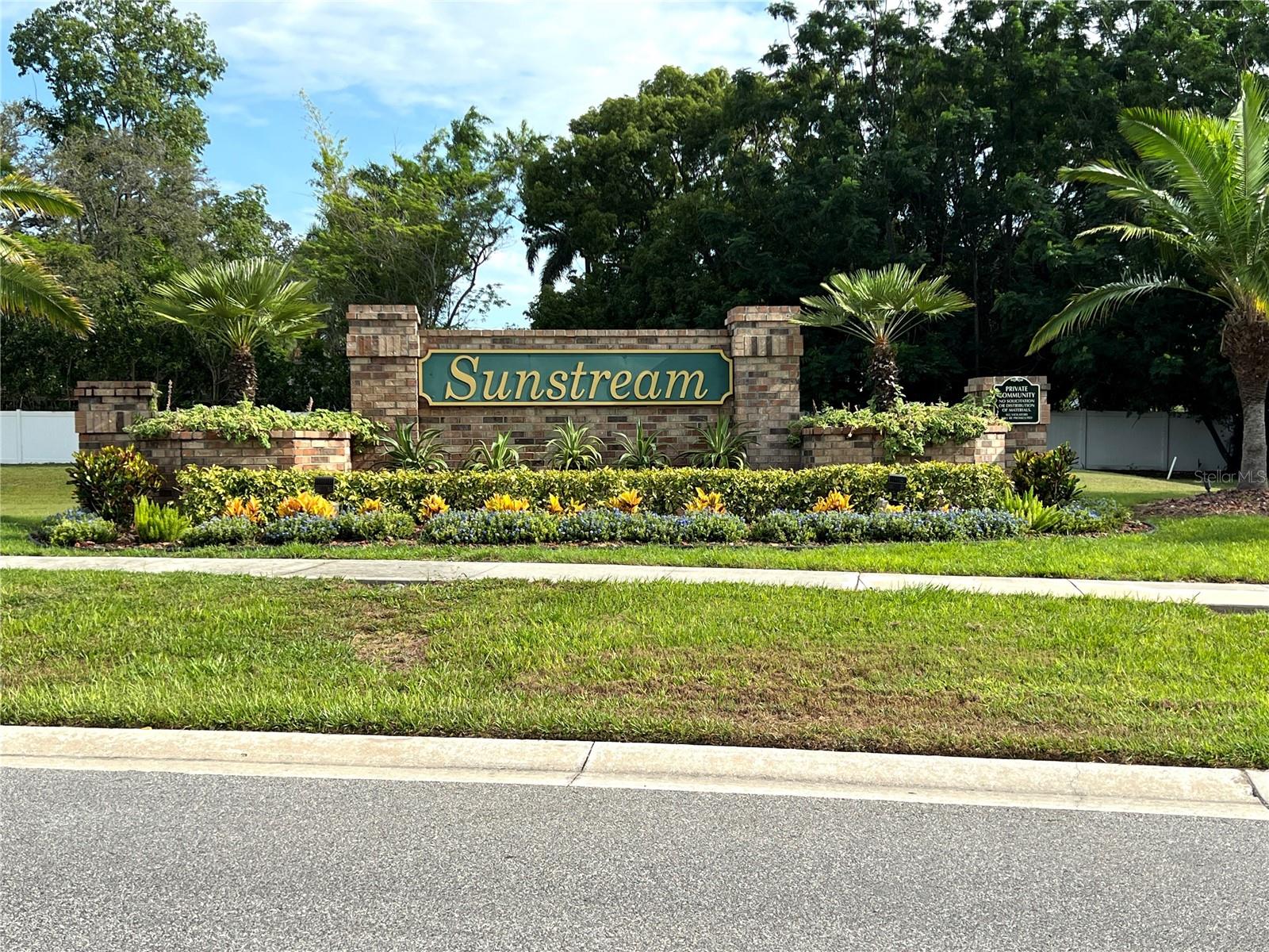 Listing photo id 4 for 2867 Sunstream Lane