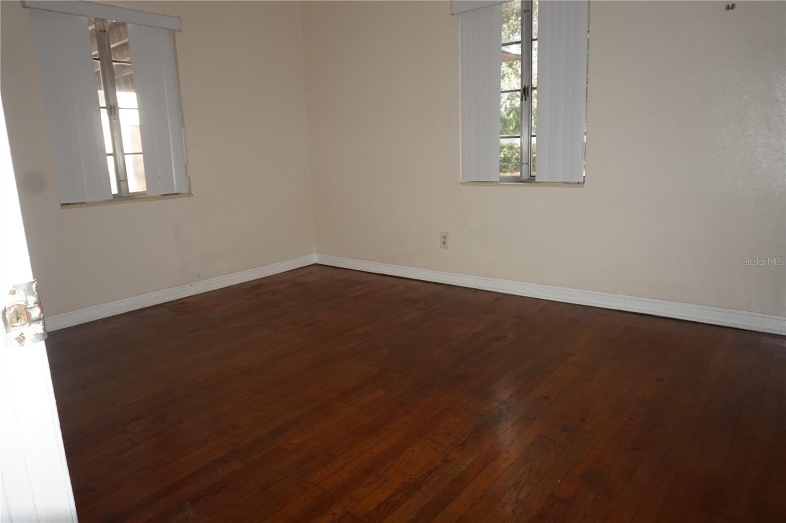 Image 12 of 38 For 4845 25 Avenue N