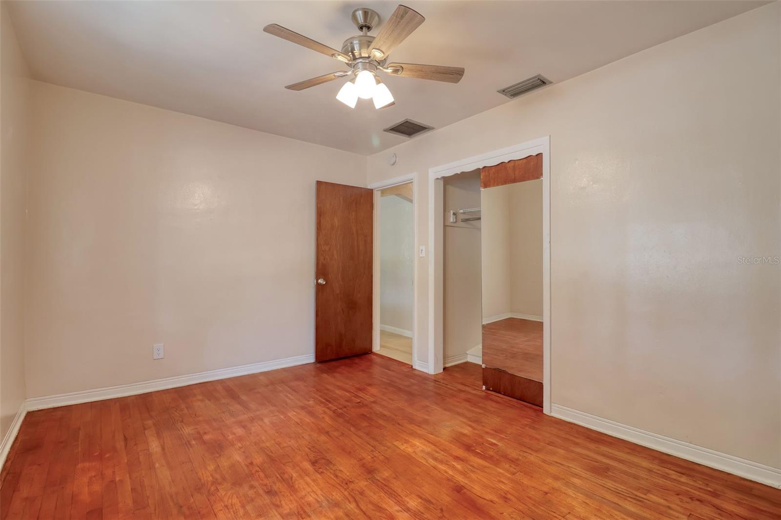 Image 16 of 38 For 4845 25 Avenue N