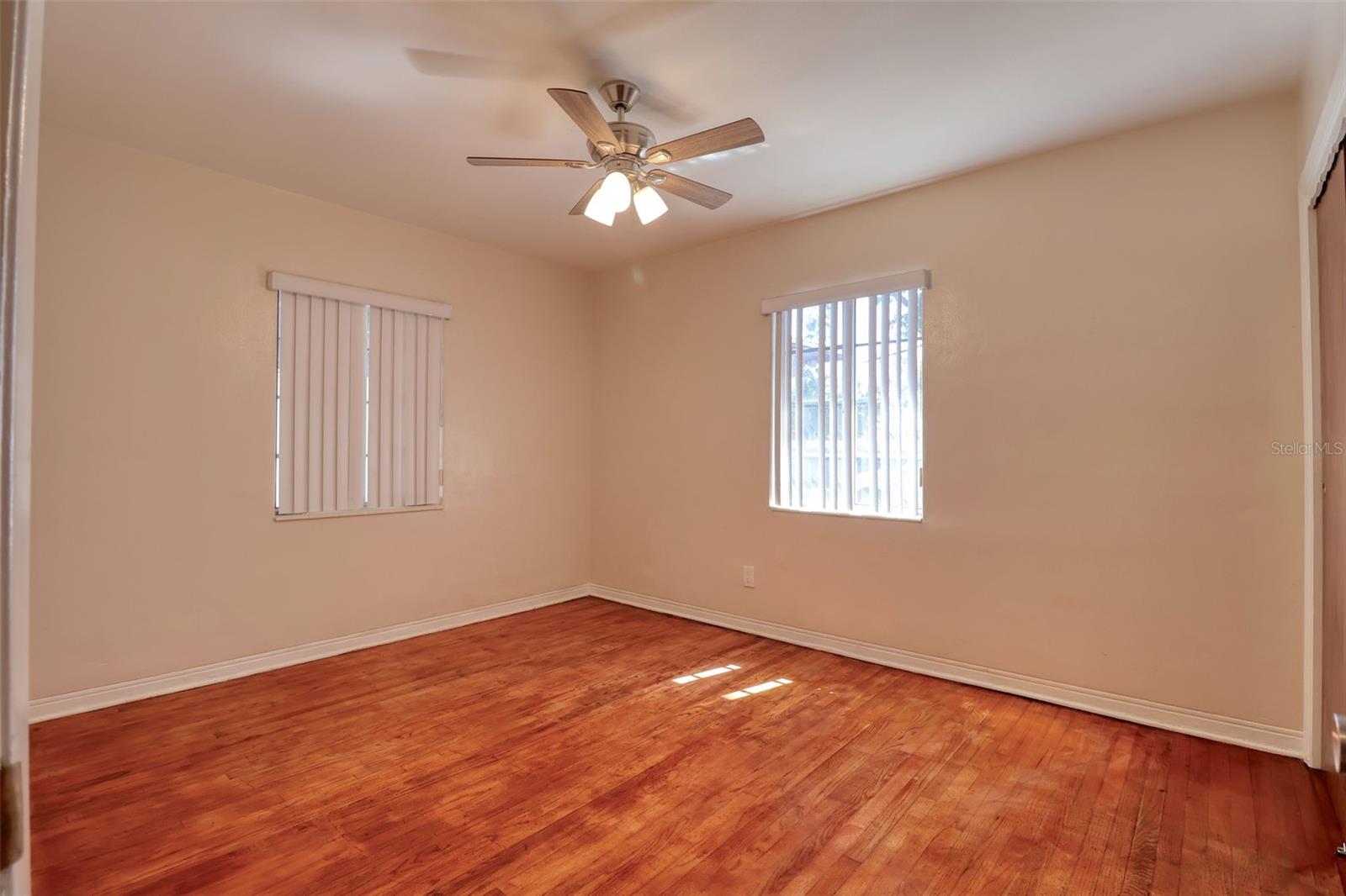 Image 17 of 38 For 4845 25 Avenue N
