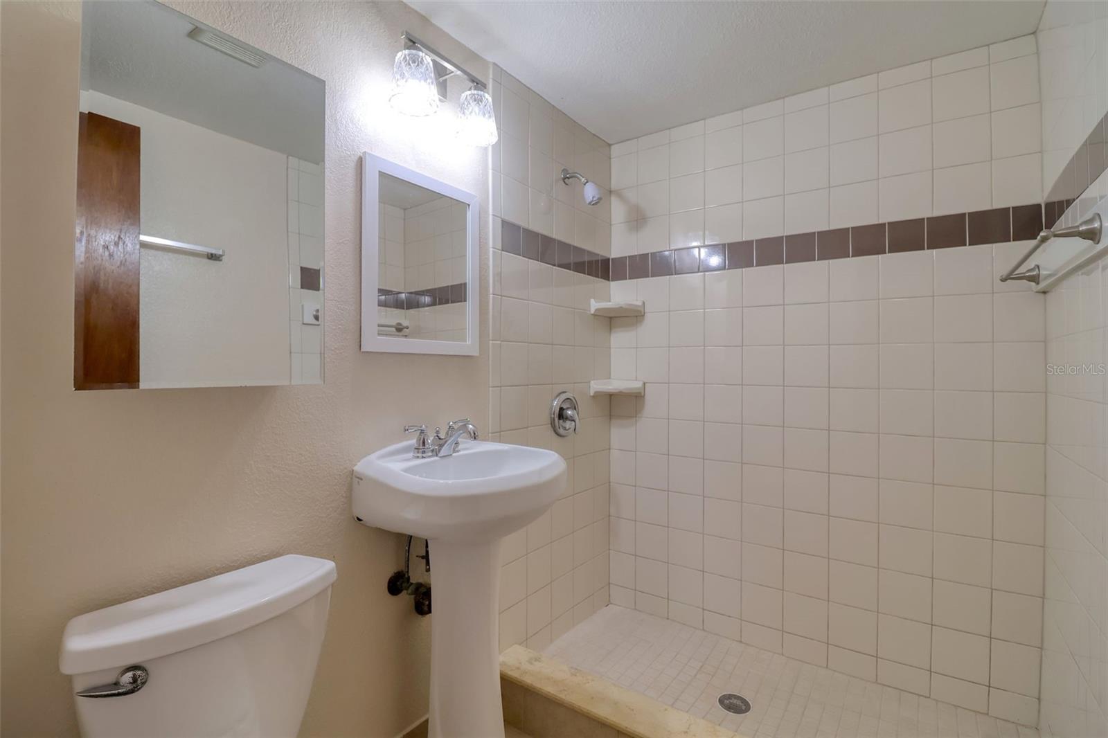 Image 19 of 38 For 4845 25 Avenue N