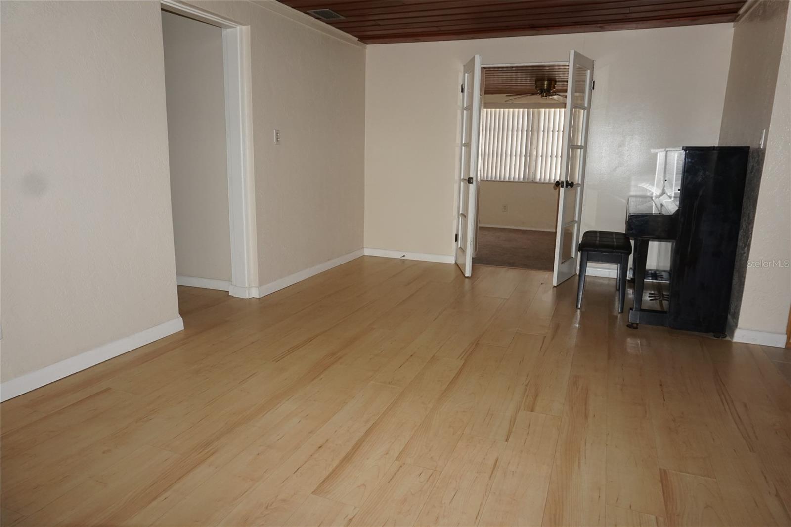 Image 3 of 38 For 4845 25 Avenue N