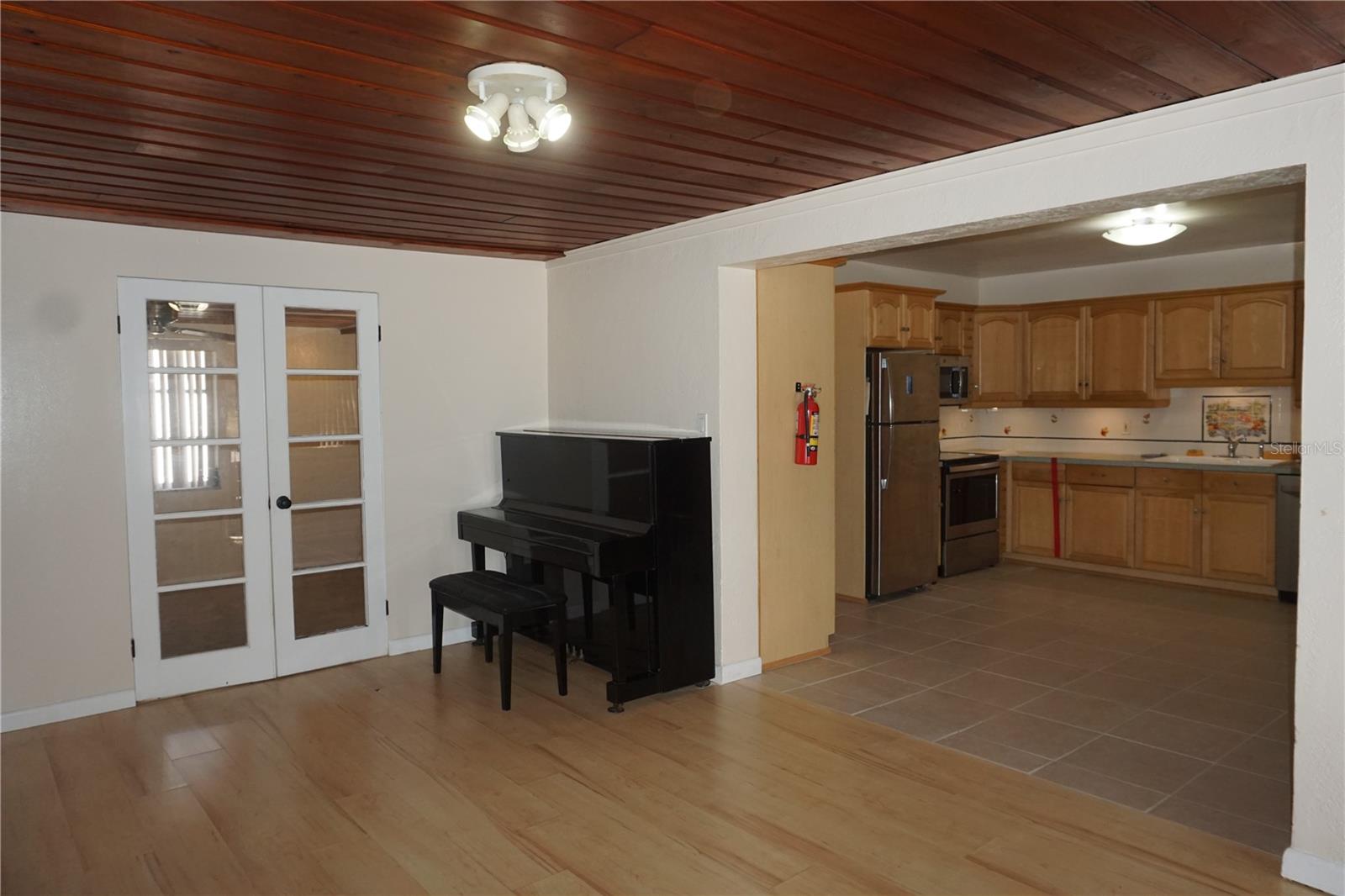 Image 4 of 38 For 4845 25 Avenue N