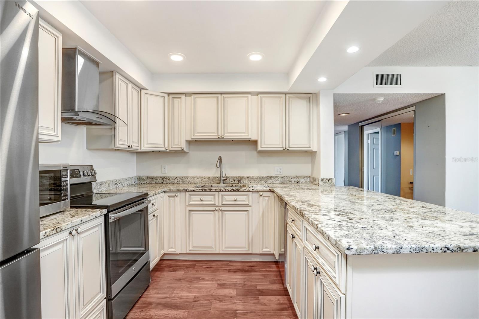 Image 10 of 34 For 1460 Gulf Boulevard 906