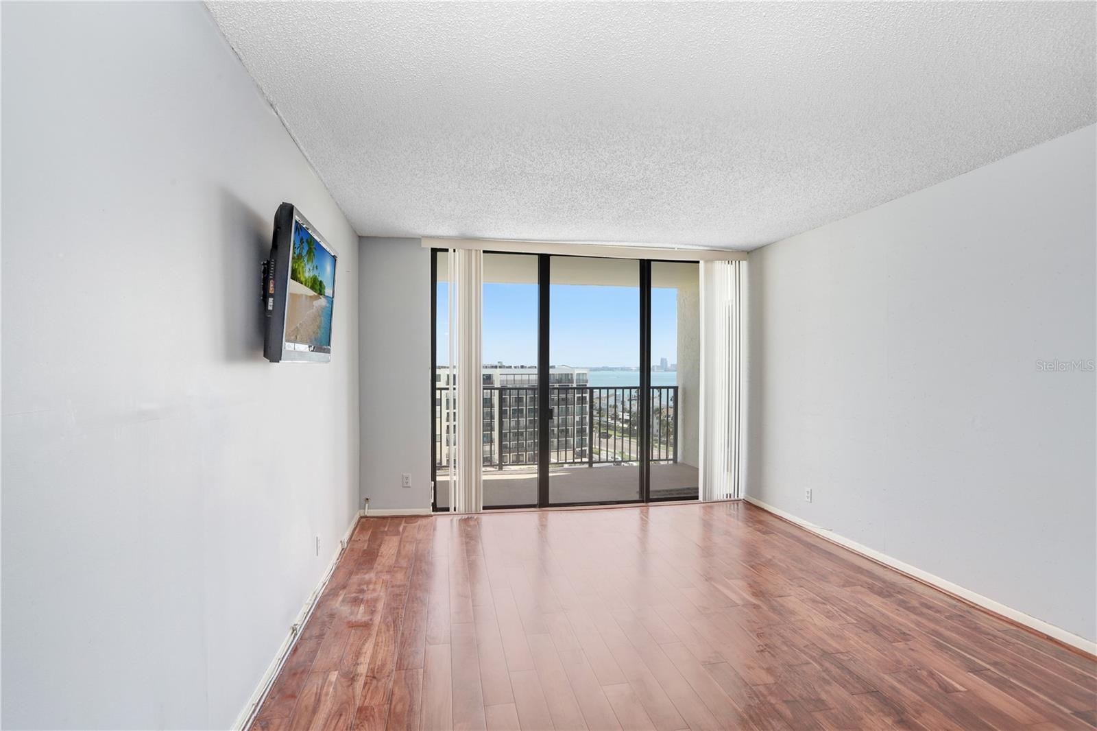 Image 11 of 34 For 1460 Gulf Boulevard 906