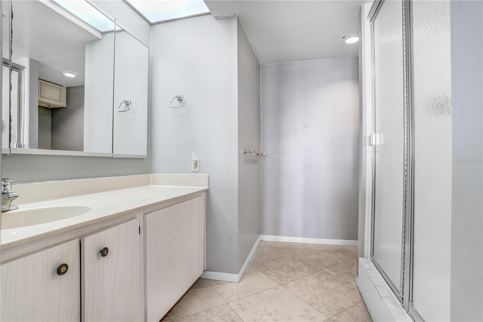 Image 13 of 34 For 1460 Gulf Boulevard 906