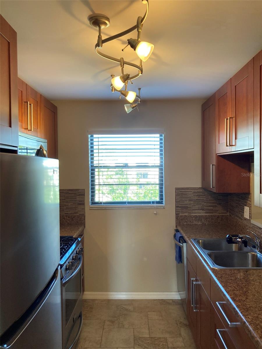 Image 26 of 59 For 6080 80th Street N 409