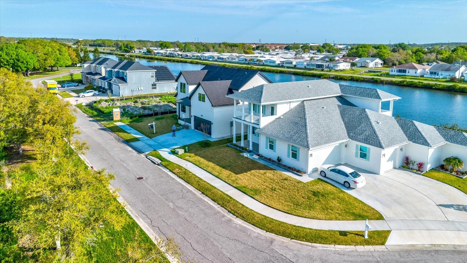 Listing photo id 35 for 3420 Channelside Court