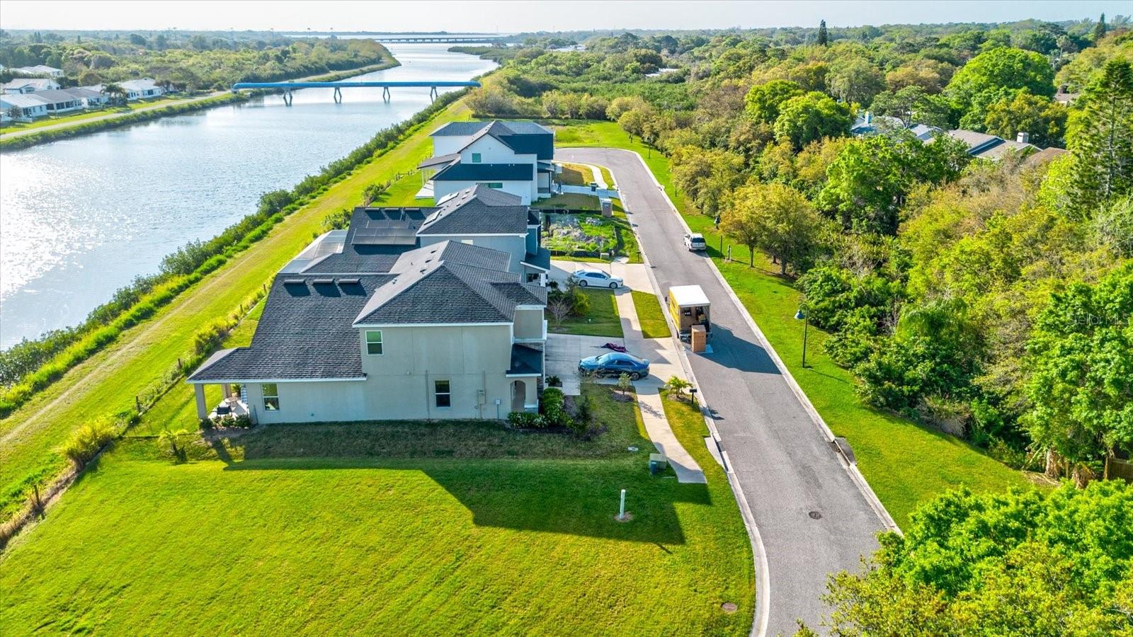 Listing photo id 36 for 3420 Channelside Court