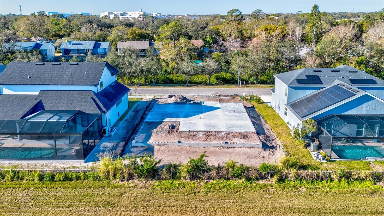 Listing photo id 50 for 3420 Channelside Court