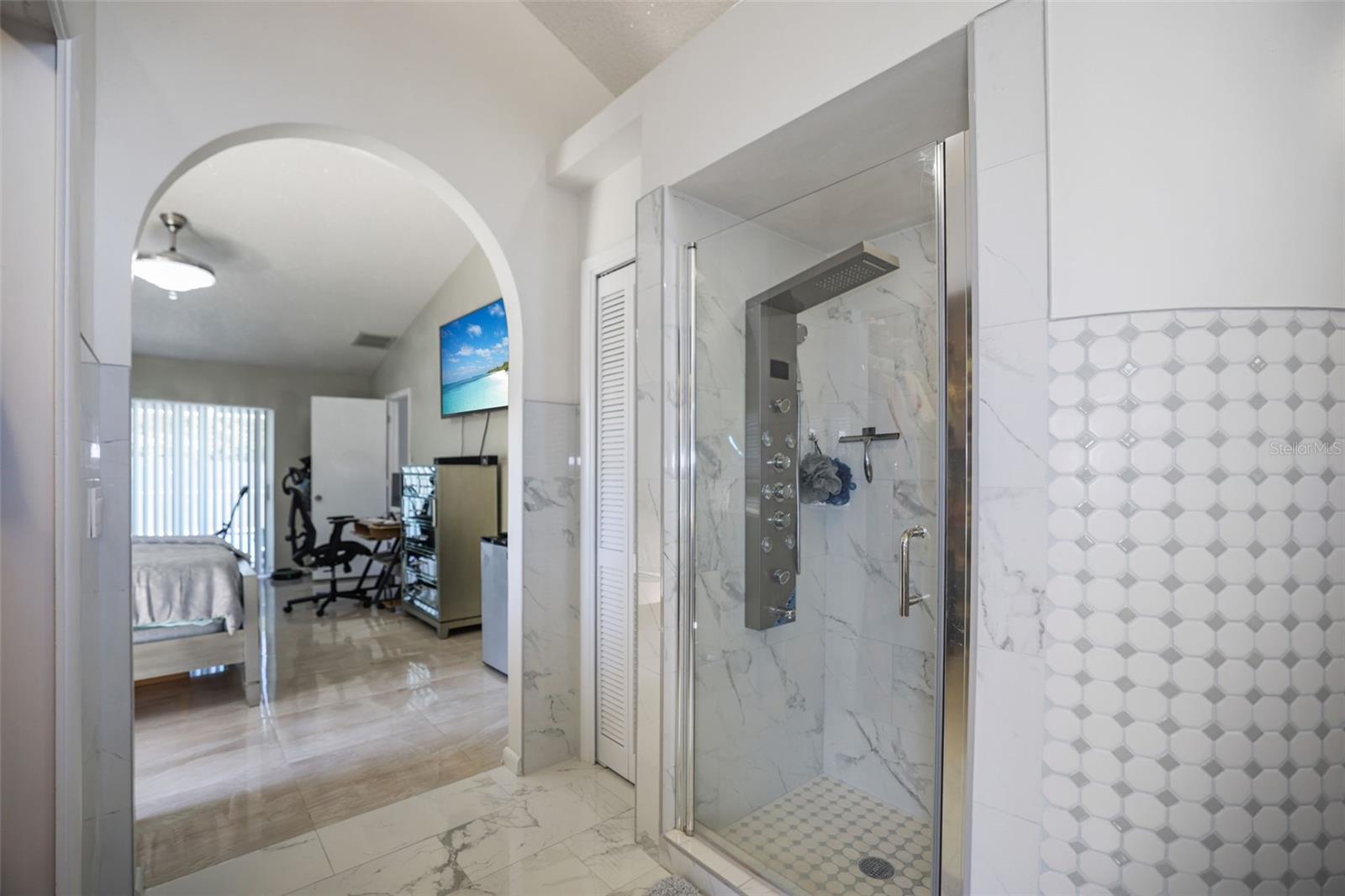 Image 11 of 46 For 13528 Woodside Drive