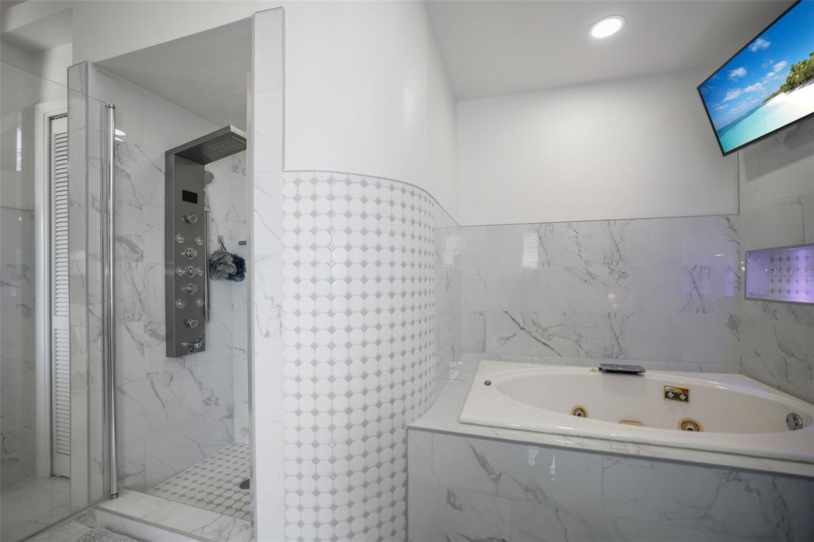 Image 12 of 46 For 13528 Woodside Drive