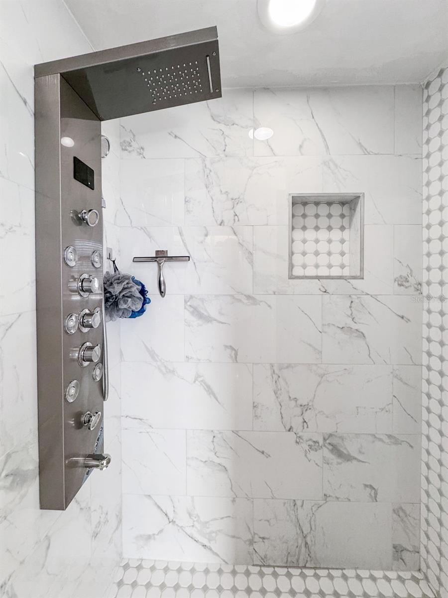 Image 13 of 46 For 13528 Woodside Drive