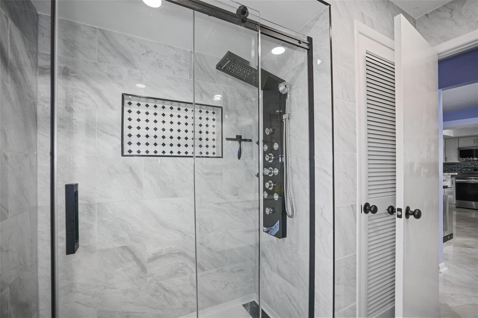 Image 15 of 46 For 13528 Woodside Drive