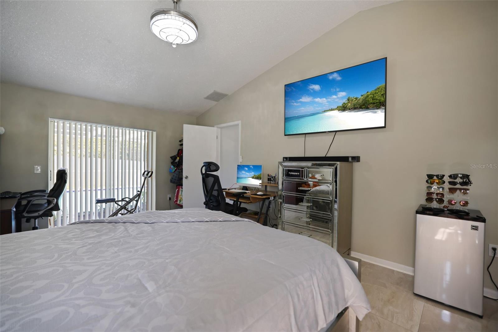 Image 18 of 46 For 13528 Woodside Drive
