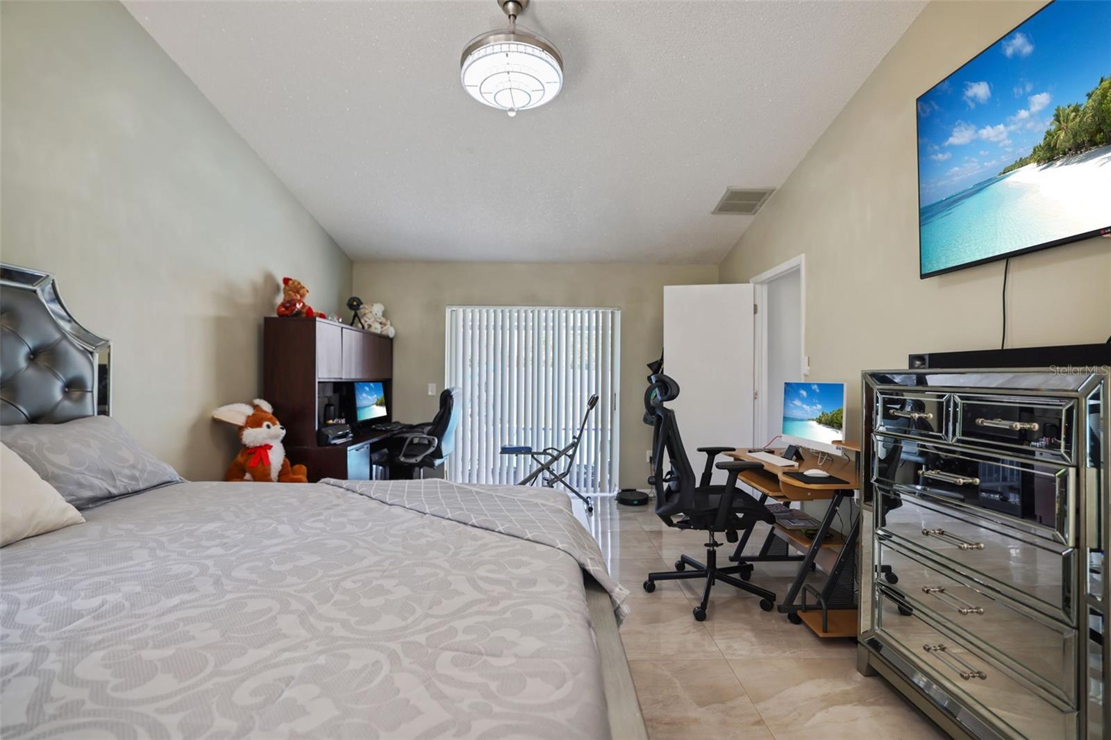 Image 19 of 46 For 13528 Woodside Drive