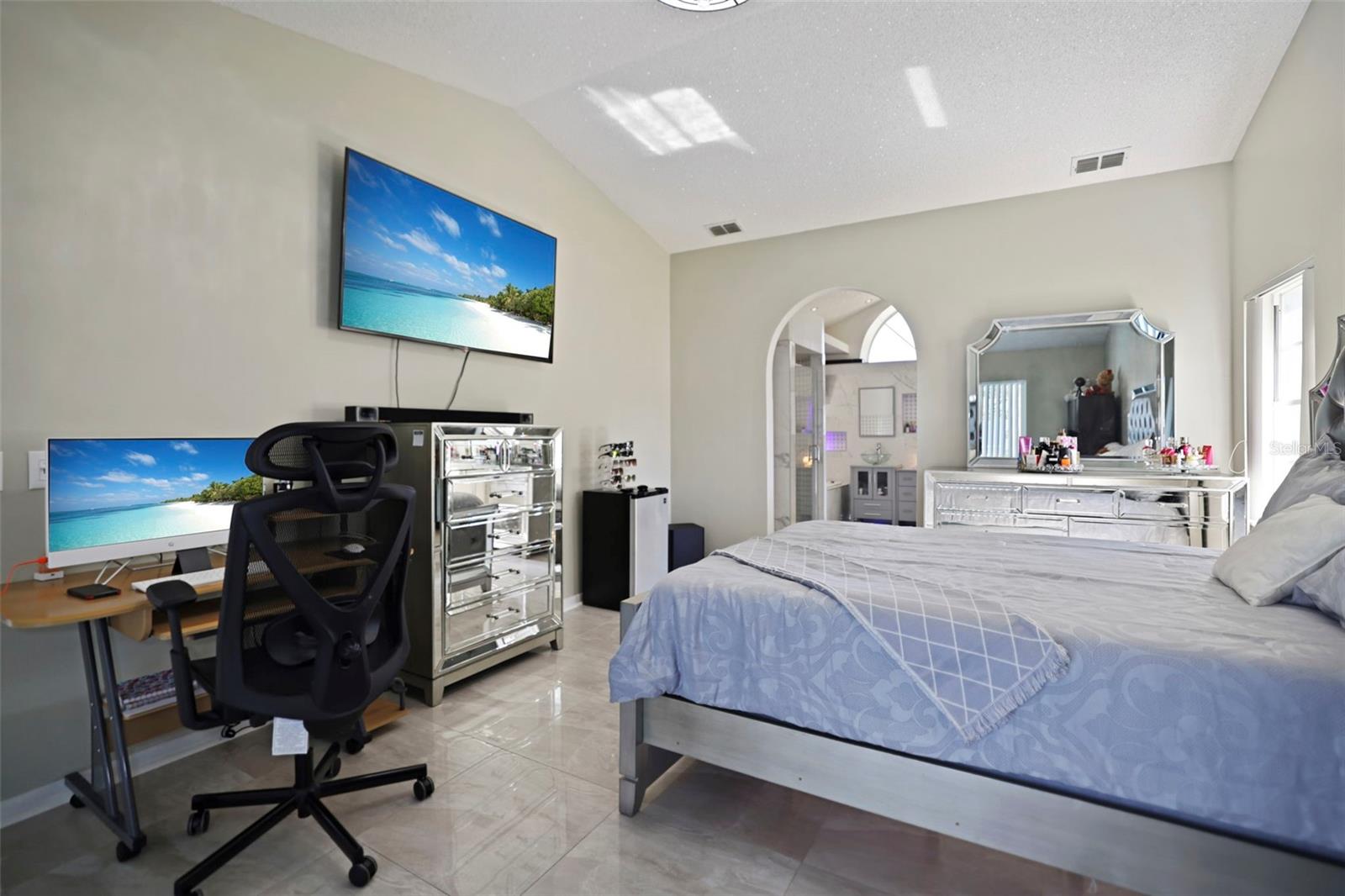 Image 20 of 46 For 13528 Woodside Drive