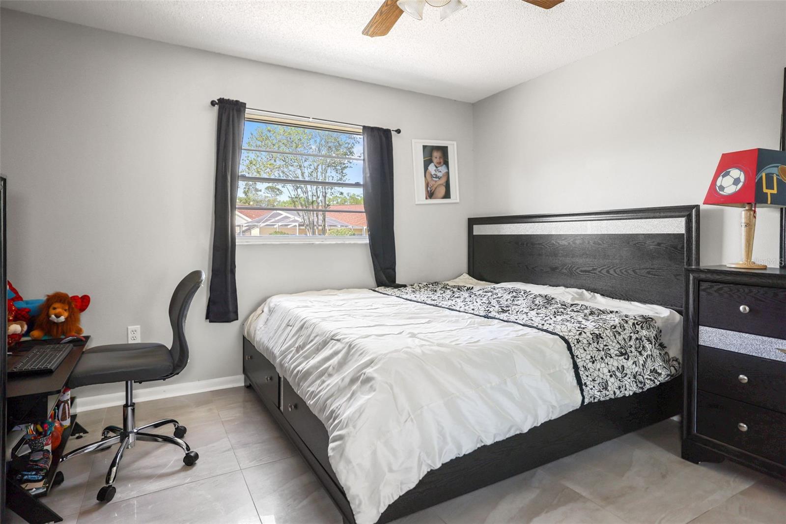 Image 23 of 46 For 13528 Woodside Drive