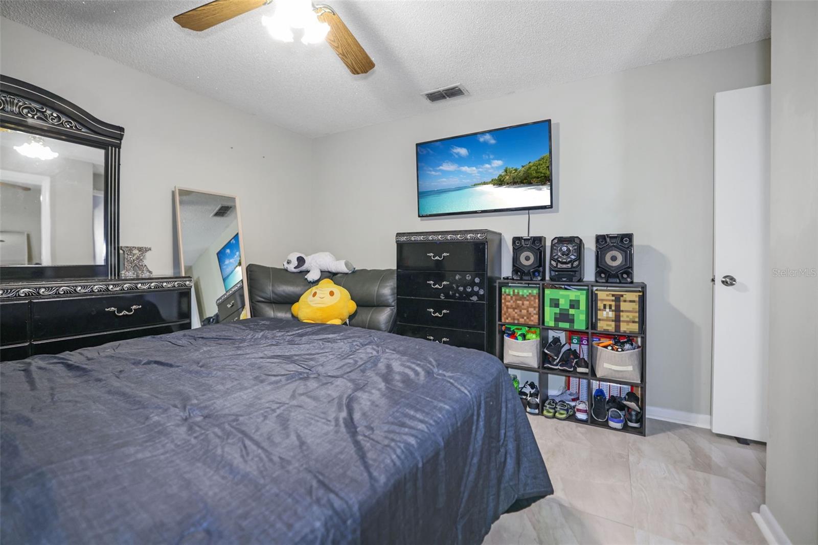 Image 26 of 46 For 13528 Woodside Drive